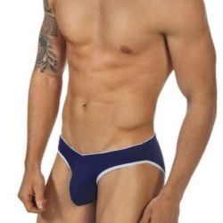 Men model brief