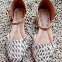 Ravishing Women Flats Closed Back