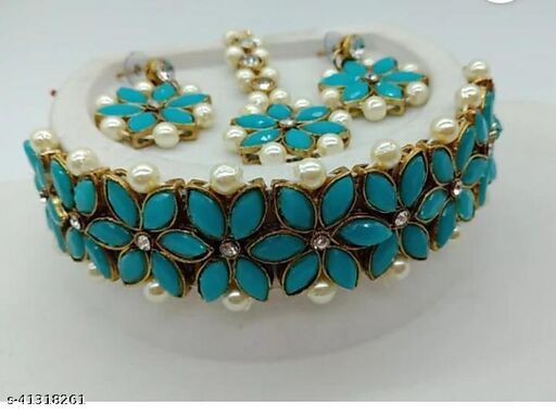 Sizzling Graceful Women Necklaces & Chains