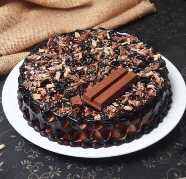 Kit Kat Chocolate Cake