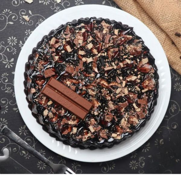 Kit Kat Chocolate Cake