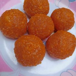 Motichur laddu (???????) in oil