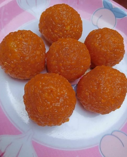Motichur laddu (???????) in oil
