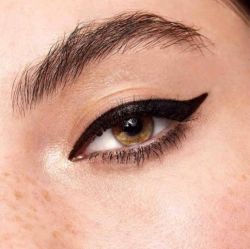 OnColour Retractable Kajal Eyeliner 