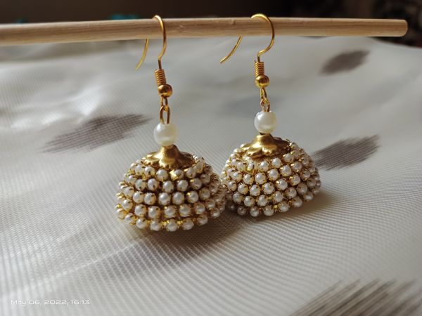 Heavy small pearl earings 