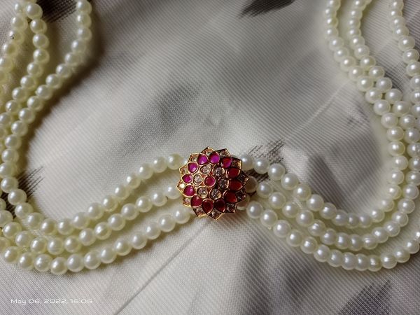 White pearl neck choker with guaranteed ruby colour pendant