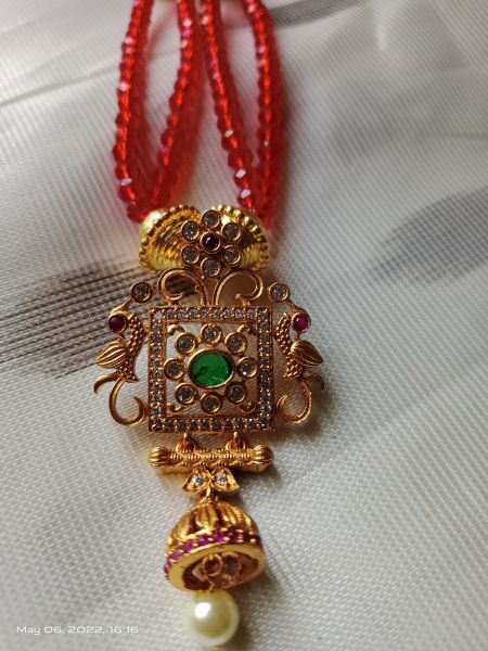 Red pearl long necklace ! With guaranteed pendant .