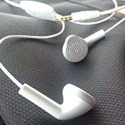 SAMSUNG HEADPHONE HEAVY SOUND BY WHITE 