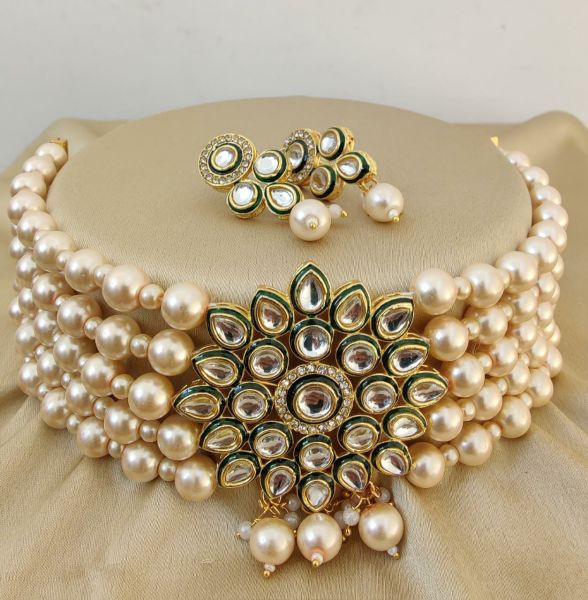 Beautiful Premium Quality Choker Neaklace With Beautiful Earrings  