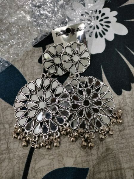 Earrings for girls and women 