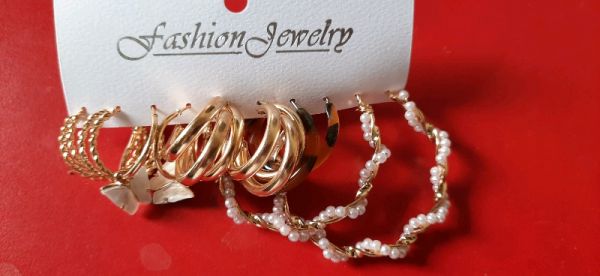 Gold plated dripping butterfly earrings 