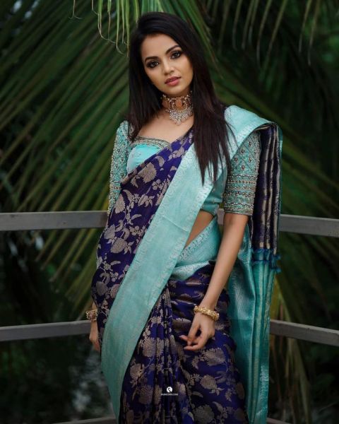 Attractive Wear Lichi Silk With Waving And Nice Extra Ordinary Latest Soft Silk Sarees