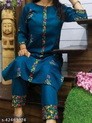 Trendy Graceful Women Kurta set 