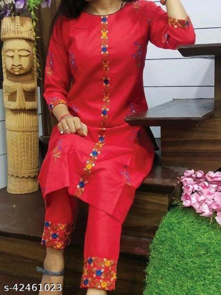 Trendy Graceful Women Kurta set 