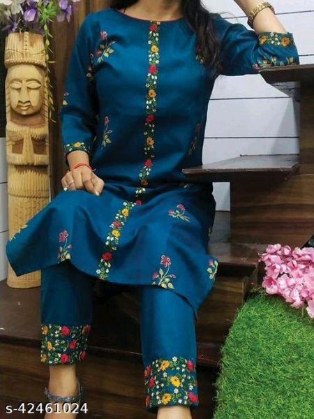 Trendy Graceful Women Kurta set 