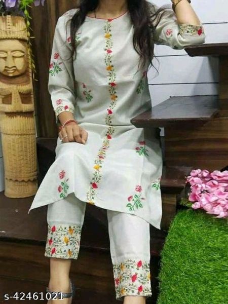 Trendy Graceful Women Kurta set 