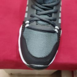 Xlerate (Sports shoes) 