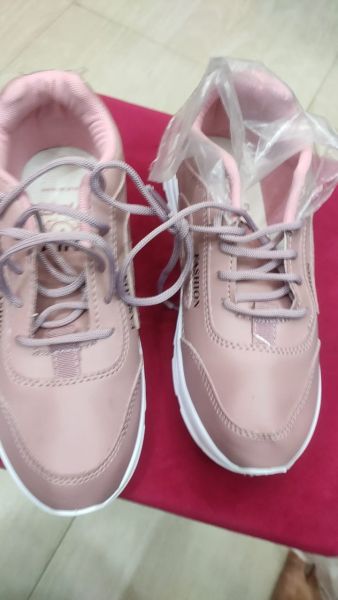 Fashionable girls sports shoes (Skin color) 