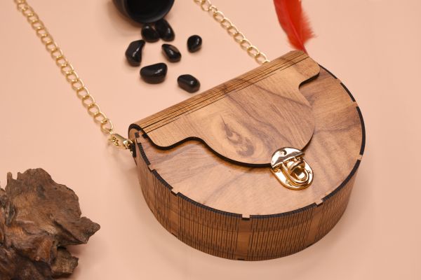 WOODEN HENMEND BEG
