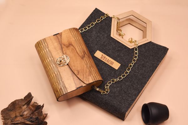 WOODEN  BEG
