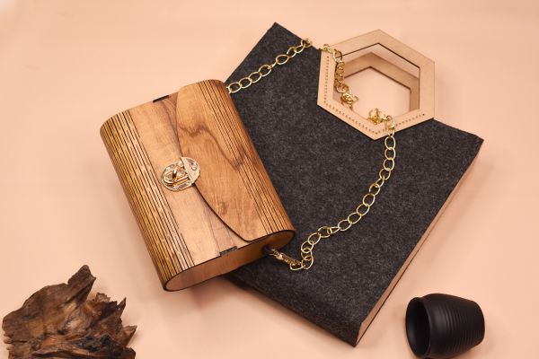 WOODEN  BEG