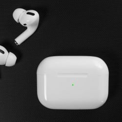 AirPods Pro Wireless Charging Case