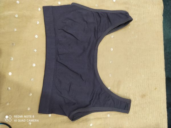 Imported fabric sports bra . size - 30-32 strechable, comfortable colour-6