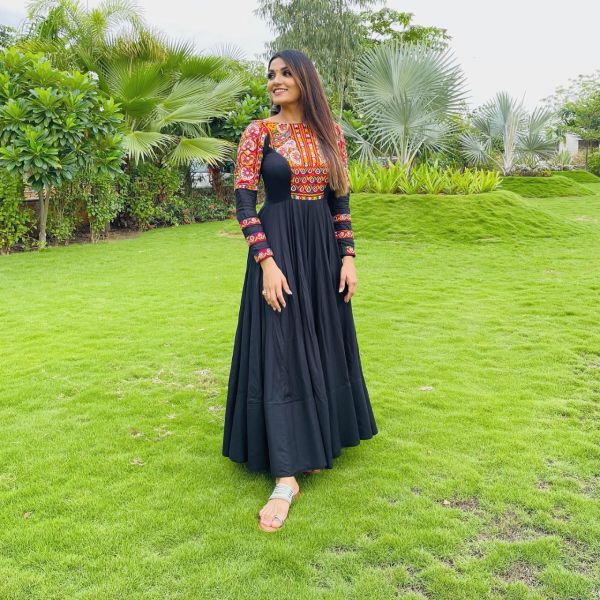 *TOP DETAIL  :-* FABRIC  -  REYON COTOON INNER  -  SANTOON WORK  -  CHAIN STICH WORK WITH REAL MIRROR HAND WORK TYPE  -  GOWN (FULL STITCH) SIZE  -  38