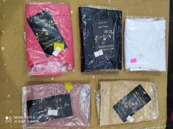 Imported fabric sports bra . size - 30-32 strechable, comfortable colour-6